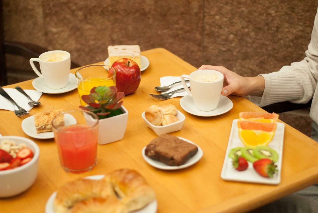 Ramada By Wyndham Buenos Aires Centro Bed and Breakfast Buitenkant foto